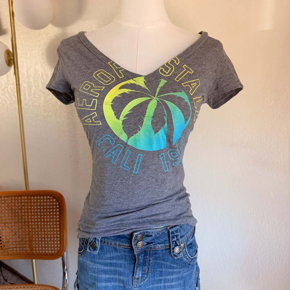 Aeropostale Cali 1987 Palm Tree V-Neck Gray T-Shirt Size S